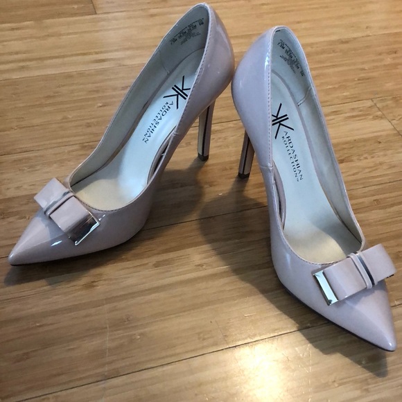 Kardashian Kollection cream pumps - Picture 1 of 2